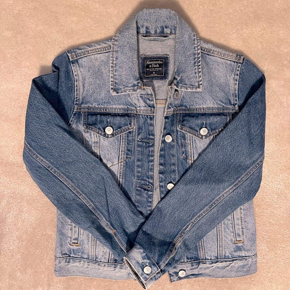 Abercrombie & Fitch two-toned denim jacket. Size XS.